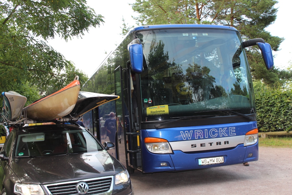 Mit dem Bus und Hänger geht es nach Dresden